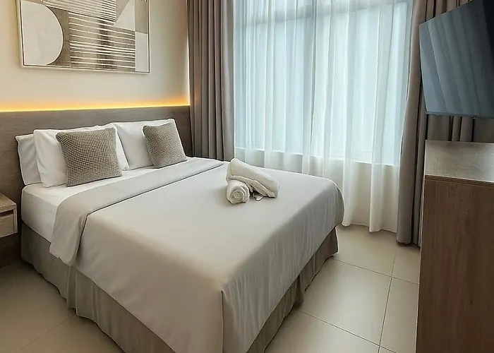 Poblacion - Infinity Pool, 600mbps Wifi Apartment