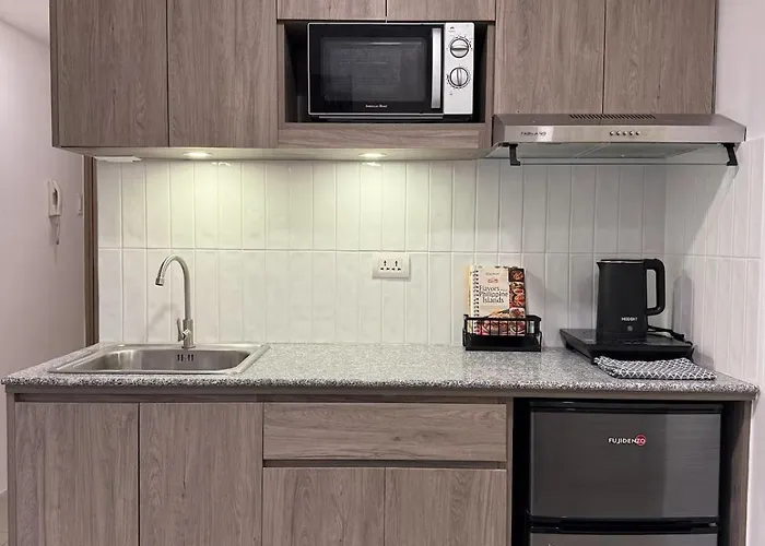 Apartment Poblacion - Infinity Pool, 600mbps Wifi Manila